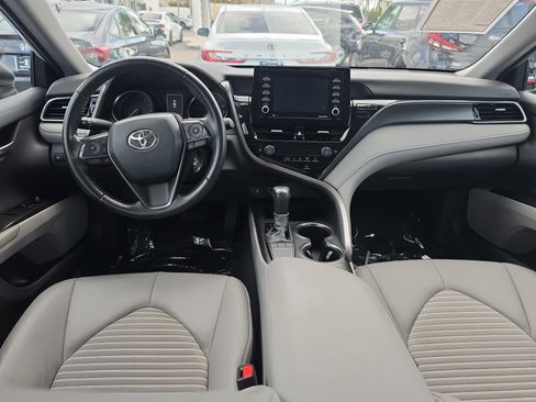 Used 2024 Toyota Camry SE image 11