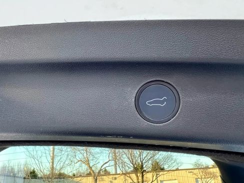 Used 2021 Tesla Model Y Long Range AWD/4WD image 32