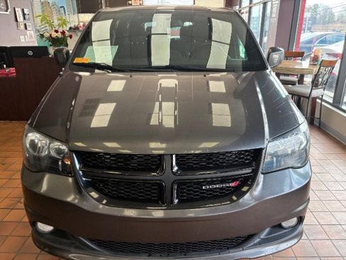 Used 2018 Dodge Grand Caravan SE image 5