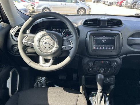 Used 2020 Jeep Renegade Latitude image 2