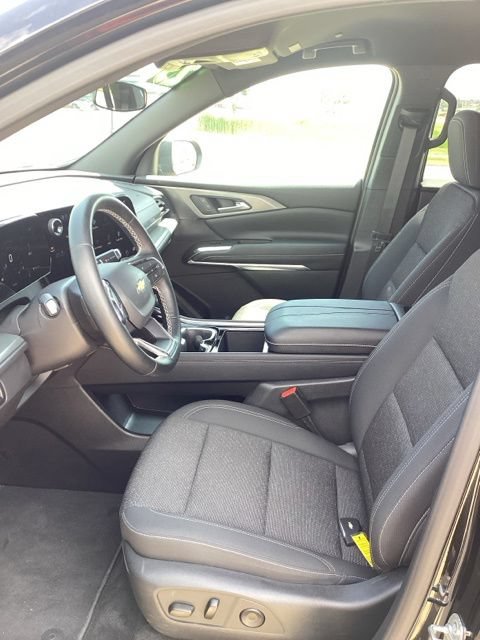 Used 2025 Chevrolet Traverse LT AWD/4WD image 10