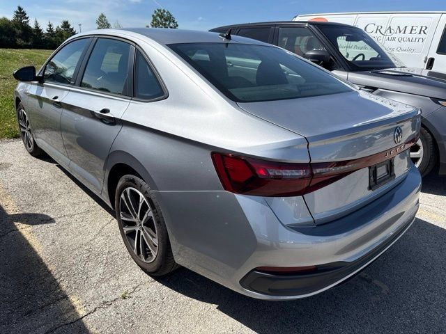 Used 2025 Volkswagen Jetta Sport FWD image 3