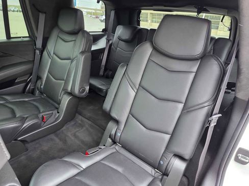 Used 2020 Cadillac Escalade Platinum AWD/4WD image 17