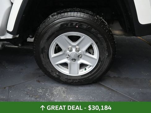 Used 2022 Jeep Gladiator Sport image 16