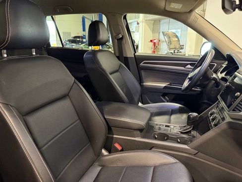 Used 2021 Volkswagen Atlas SE image 29