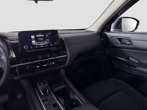 Used 2025 Nissan Pathfinder SV image 25