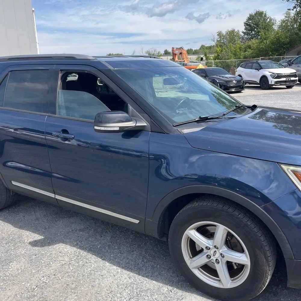 Used 2017 Ford Explorer XLT w/ Equipment Group 202A AWD/4WD image 13