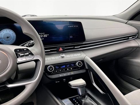 Used 2024 Hyundai Elantra SEL image 6