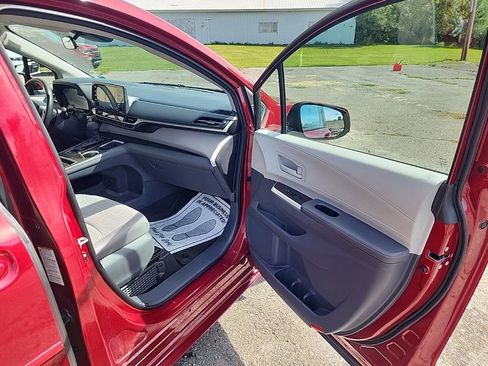 Used 2021 Toyota Sienna LE image 33