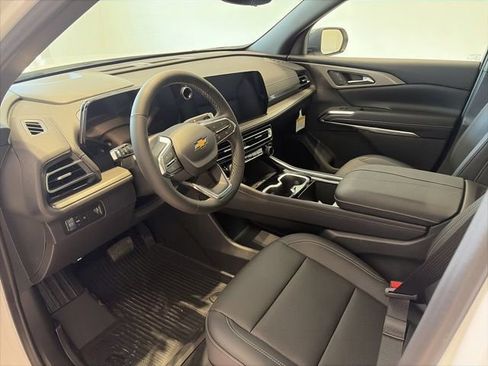 New 2026 Chevrolet Traverse LT w/ Sun and Wheel Package FWD image 8