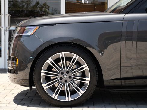 Used 2025 Land Rover Range Rover SE AWD/4WD image 9