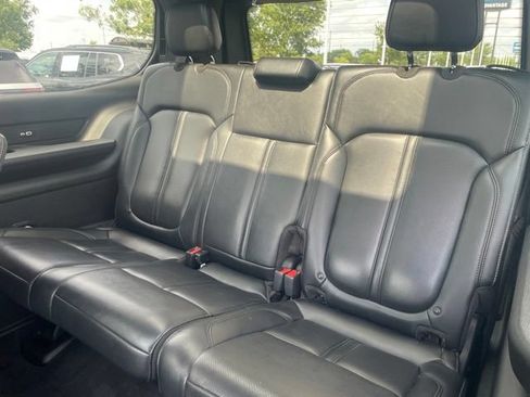 Used 2022 Jeep Wagoneer Series III w/ Premium Group I AWD/4WD image 7