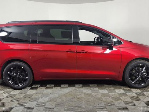New 2026 Chrysler Pacifica Limited w/ S Appearance Package image 8