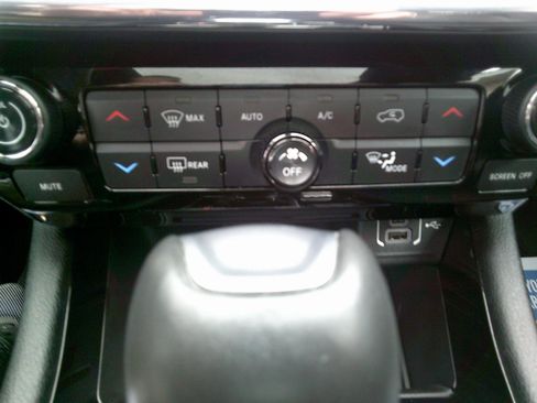 Used 2022 Jeep Compass Limited w/ (RED) Package image 16