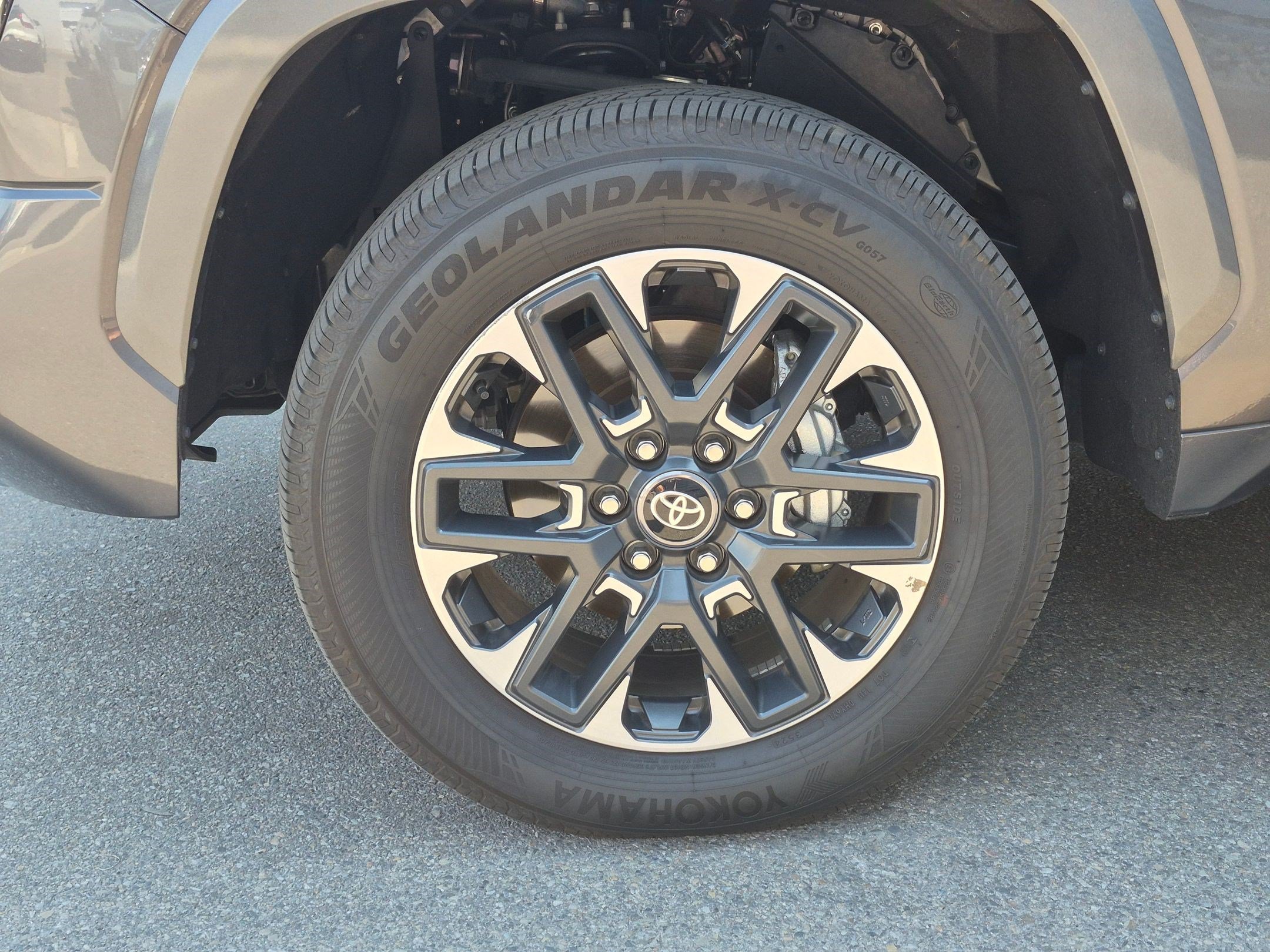 Used 2025 Toyota Tundra Limited AWD/4WD image 10