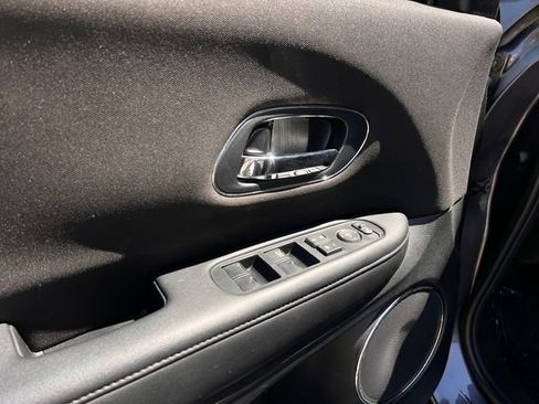 Used 2018 Honda HR-V EX image 11