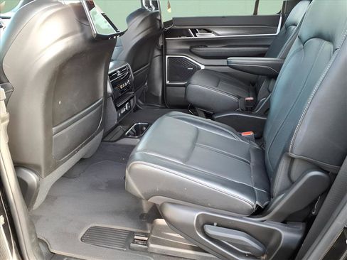 Used 2023 Jeep Wagoneer L Series III w/ Rear Seat Video Group 1 image 7