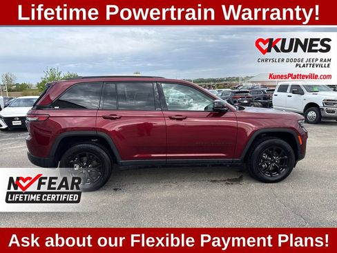 Used 2024 Jeep Grand Cherokee Altitude AWD/4WD image 3
