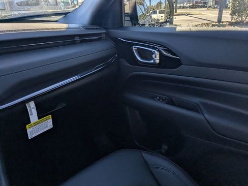 New 2026 Jeep Compass Latitude image 16