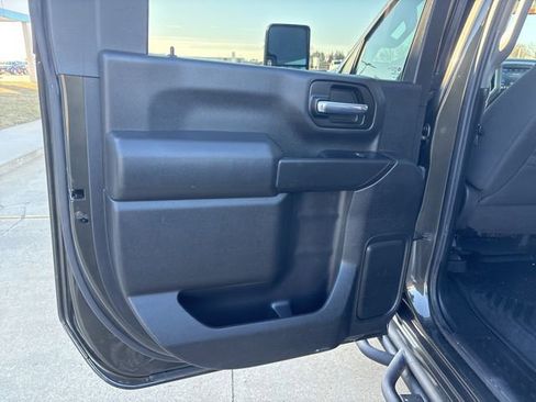 Used 2022 Chevrolet Silverado 3500 LT w/ Convenience Package image 18