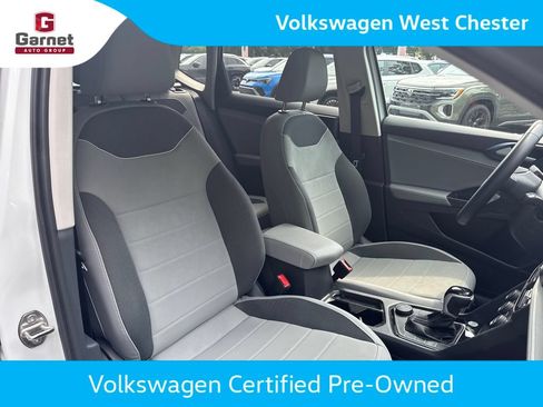 Used 2024 Volkswagen Taos SE w/ Panoramic Sunroof Package AWD/4WD image 15
