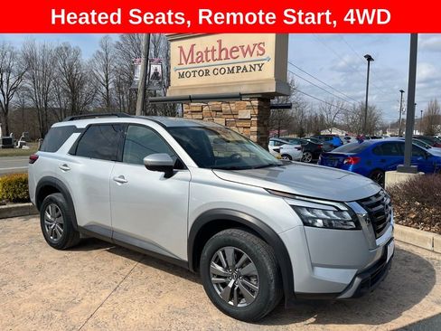 Used 2025 Nissan Pathfinder SV image 1