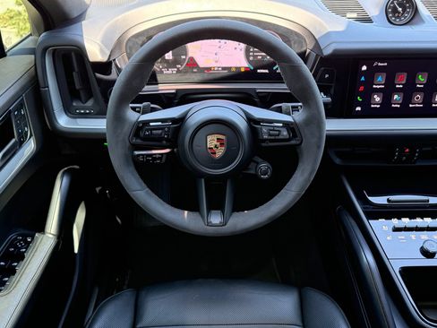 Certified 2024 Porsche Cayenne Coupe AWD/4WD image 15