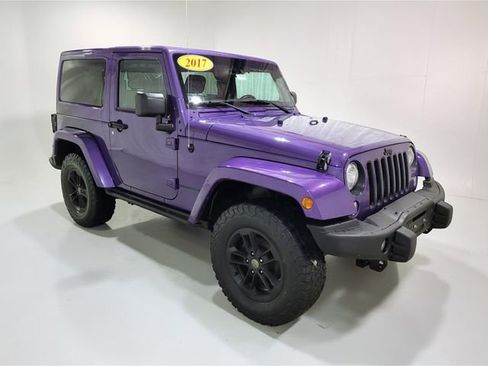 Used 2017 Jeep Wrangler Sahara image 2