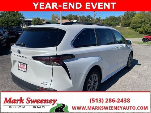Used 2024 Toyota Sienna XLE image 6