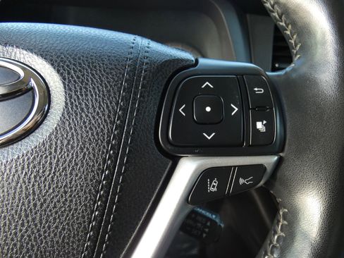 Used 2018 Toyota Sienna Limited image 57