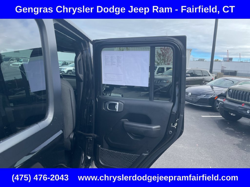 Used 2024 Jeep Wrangler Unlimited w/ Convenience Group AWD/4WD image 28