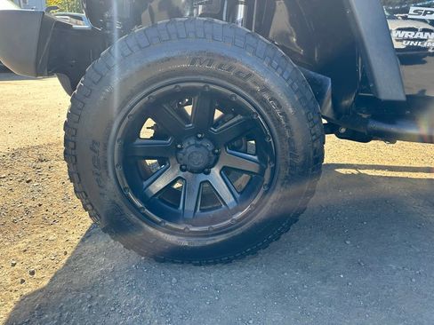 Used 2016 Jeep Wrangler Unlimited Sport w/ Connectivity Group image 26