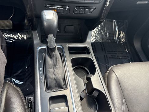 Used 2017 Ford Escape Titanium w/ Equipment Group 301A AWD/4WD image 18