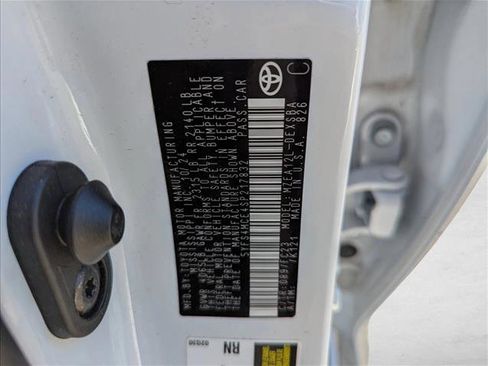 Used 2025 Toyota Corolla SE image 30