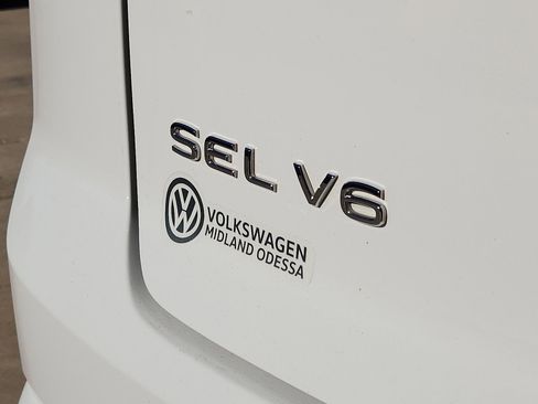 Used 2022 Volkswagen Atlas Cross Sport SEL R-Line image 10