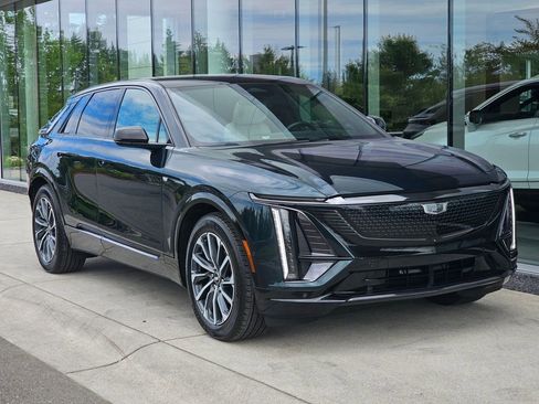 Used 2024 Cadillac Lyriq Sport AWD/4WD image 7