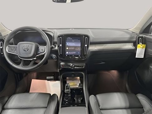 Used 2024 Volvo XC40 B5 Plus w/ Climate Package AWD/4WD image 11