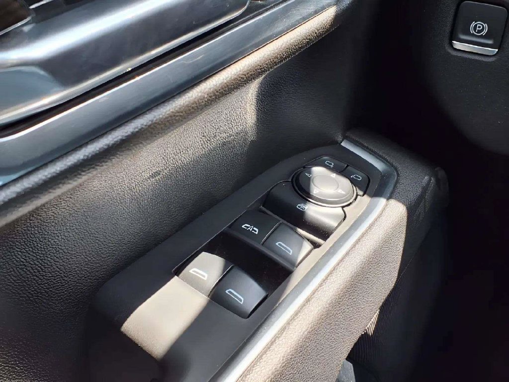 Used 2025 Chevrolet Silverado 1500 LT RWD image 18