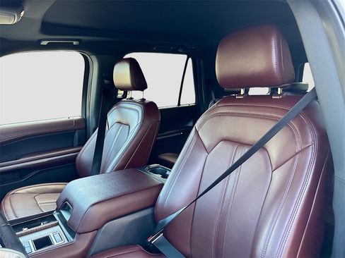 Used 2024 Ford Expedition Limited image 22