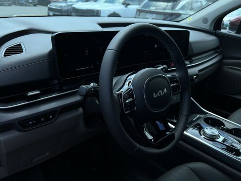 New 2026 Kia Carnival EX FWD image 21