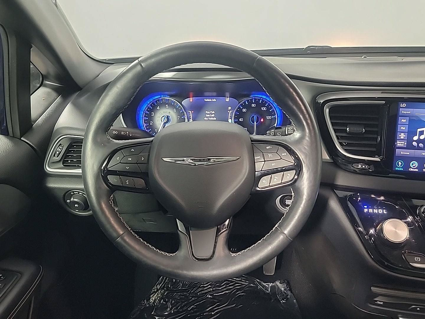 Used 2019 Chrysler Pacifica Touring-L Plus w/ Advanced Safetytec Group FWD image 23