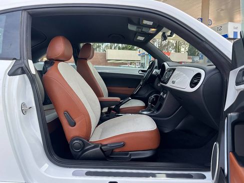 Used 2015 Volkswagen Beetle 1.8T Classic image 9