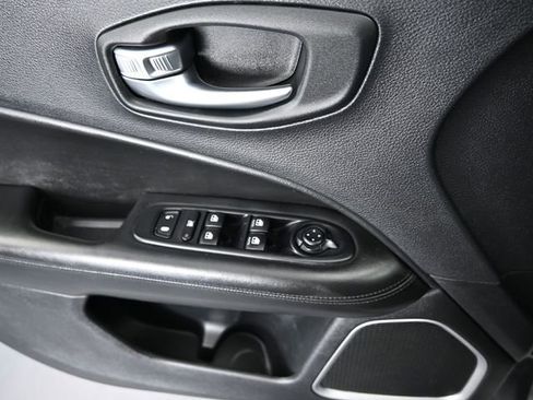 Used 2019 Jeep Compass Altitude image 35