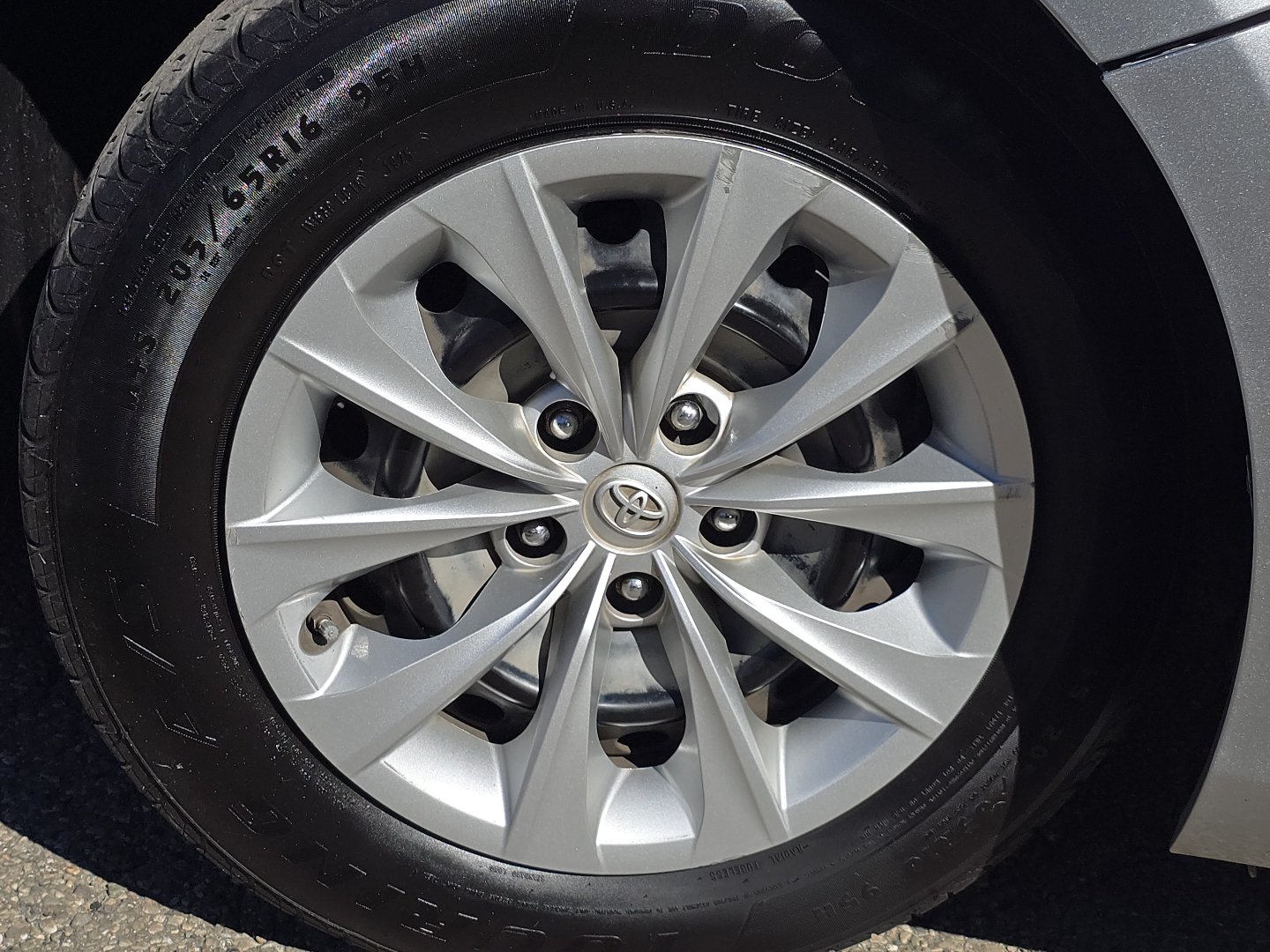 Used 2016 Toyota Camry LE FWD image 6