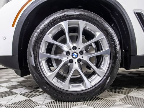 Used 2023 BMW X5 xDrive40i w/ Premium Package image 41