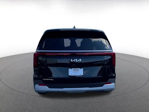 Used 2026 Kia Carnival FWD image 12