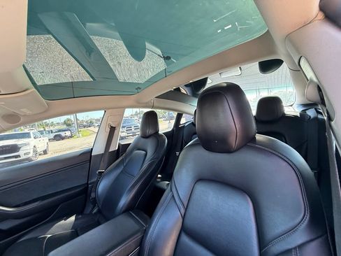 Used 2018 Tesla Model 3 Long Range RWD image 13