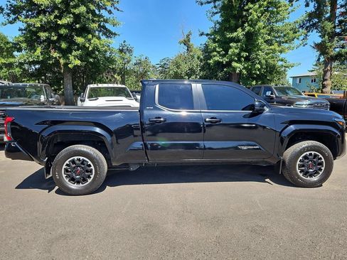Used 2024 Toyota Tacoma SR5 AWD/4WD image 8