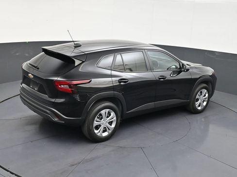 Used 2025 Chevrolet Trax LS image 17