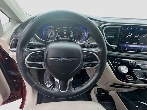 Used 2021 Chrysler Pacifica Touring-L w/ Premium & Safety Sphere Group FWD image 10